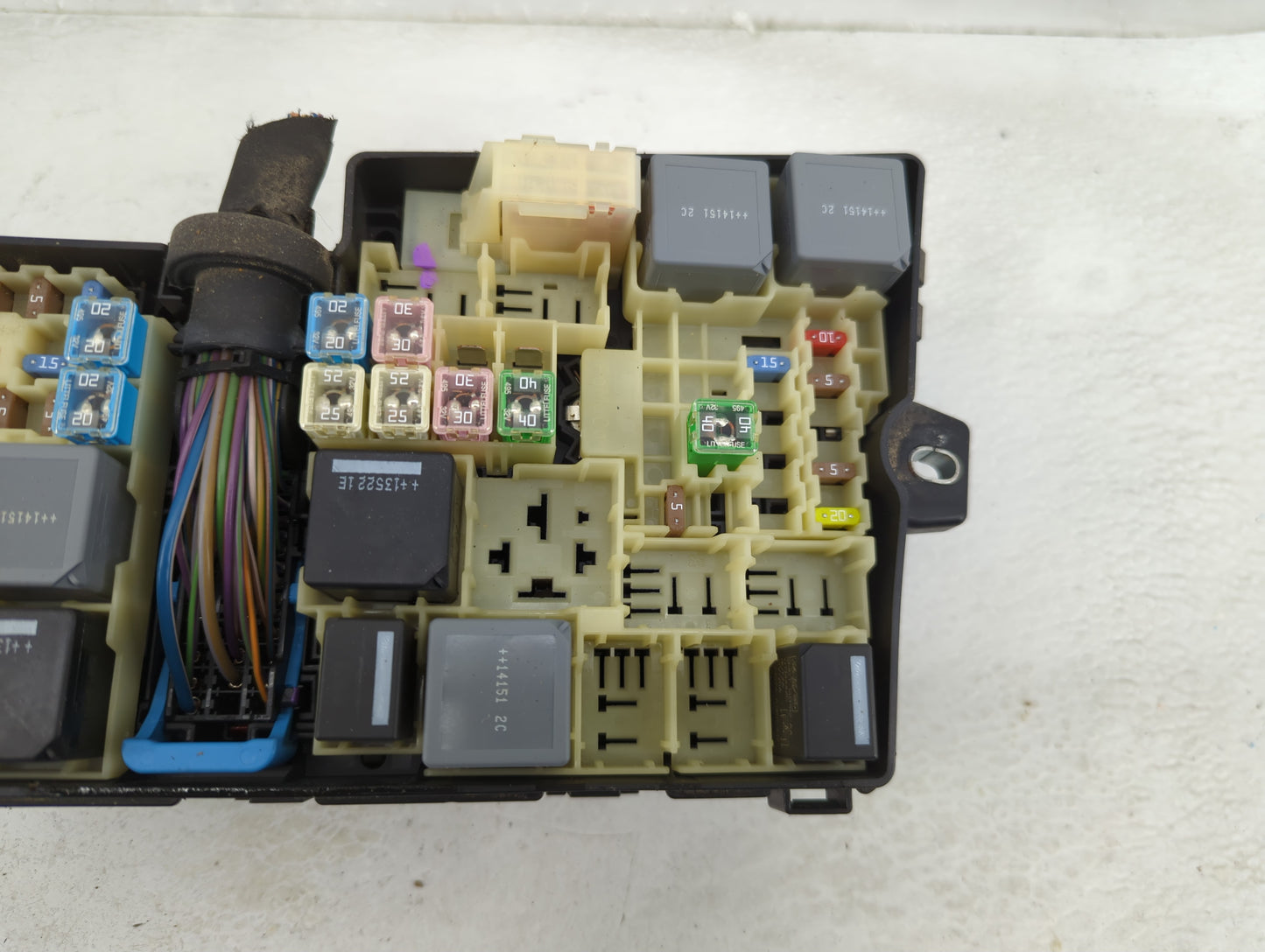 2012-2014 Ford Focus Fusebox Fuse Box Panel Relay Module P/N:19197-000-001 AV6T-14A076-AB, 21090 000 001 Fits Fits 2012 2013