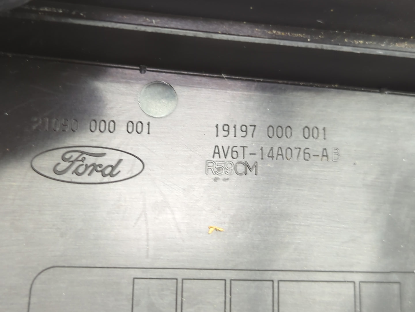 2012-2014 Ford Focus Fusebox Fuse Box Panel Relay Module P/N:19197-000-001 AV6T-14A076-AB, 21090 000 001 Fits Fits 2012 2013