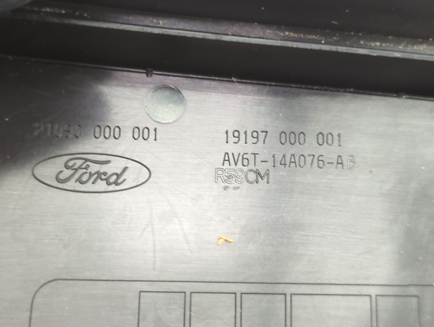 2012-2014 Ford Focus Fusebox Fuse Box Panel Relay Module P/N:19197-000-001 AV6T-14A076-AB, 21090 000 001 Fits Fits 2012 2013