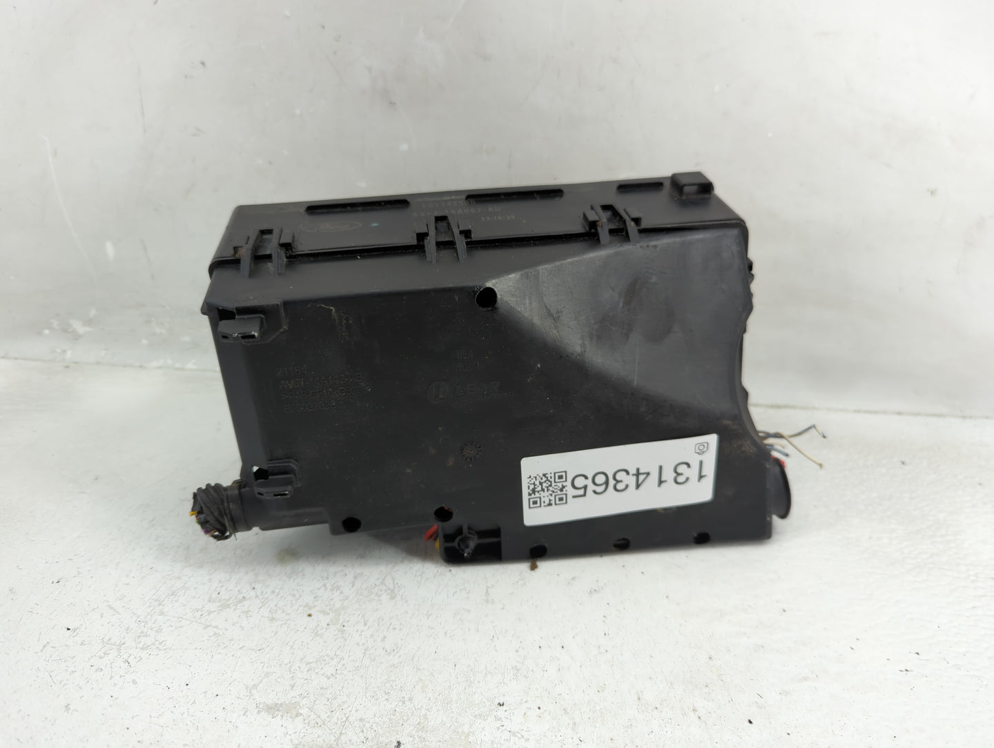 2012-2014 Ford Focus Fusebox Fuse Box Panel Relay Module P/N:19197-000-001 AV6T-14A076-AB, 21090 000 001 Fits Fits 2012 2013