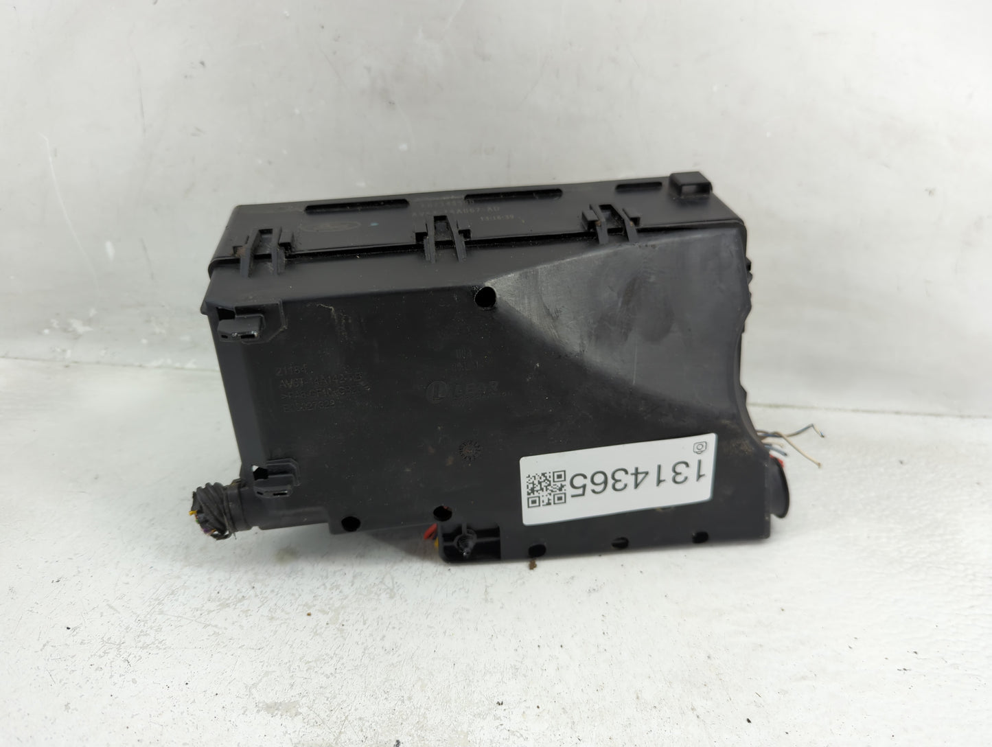 2012-2014 Ford Focus Fusebox Fuse Box Panel Relay Module P/N:19197-000-001 AV6T-14A076-AB, 21090 000 001 Fits Fits 2012 2013