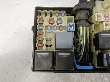 2012-2014 Ford Focus Fusebox Fuse Box Panel Relay Module P/N:3B0UF0100 19197-000-001, AV6T-14A076-AB Fits Fits 2012 2013 2014 OEM Used Auto Parts