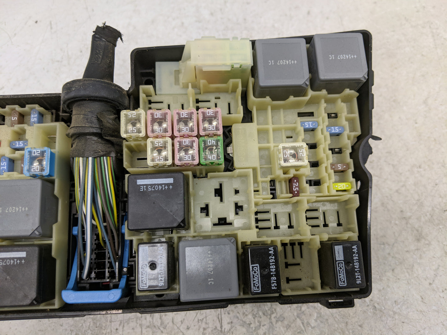 2012-2014 Ford Focus Fusebox Fuse Box Panel Relay Module P/N:3B0UF0100 19197-000-001, AV6T-14A076-AB Fits Fits 2012 2013 201