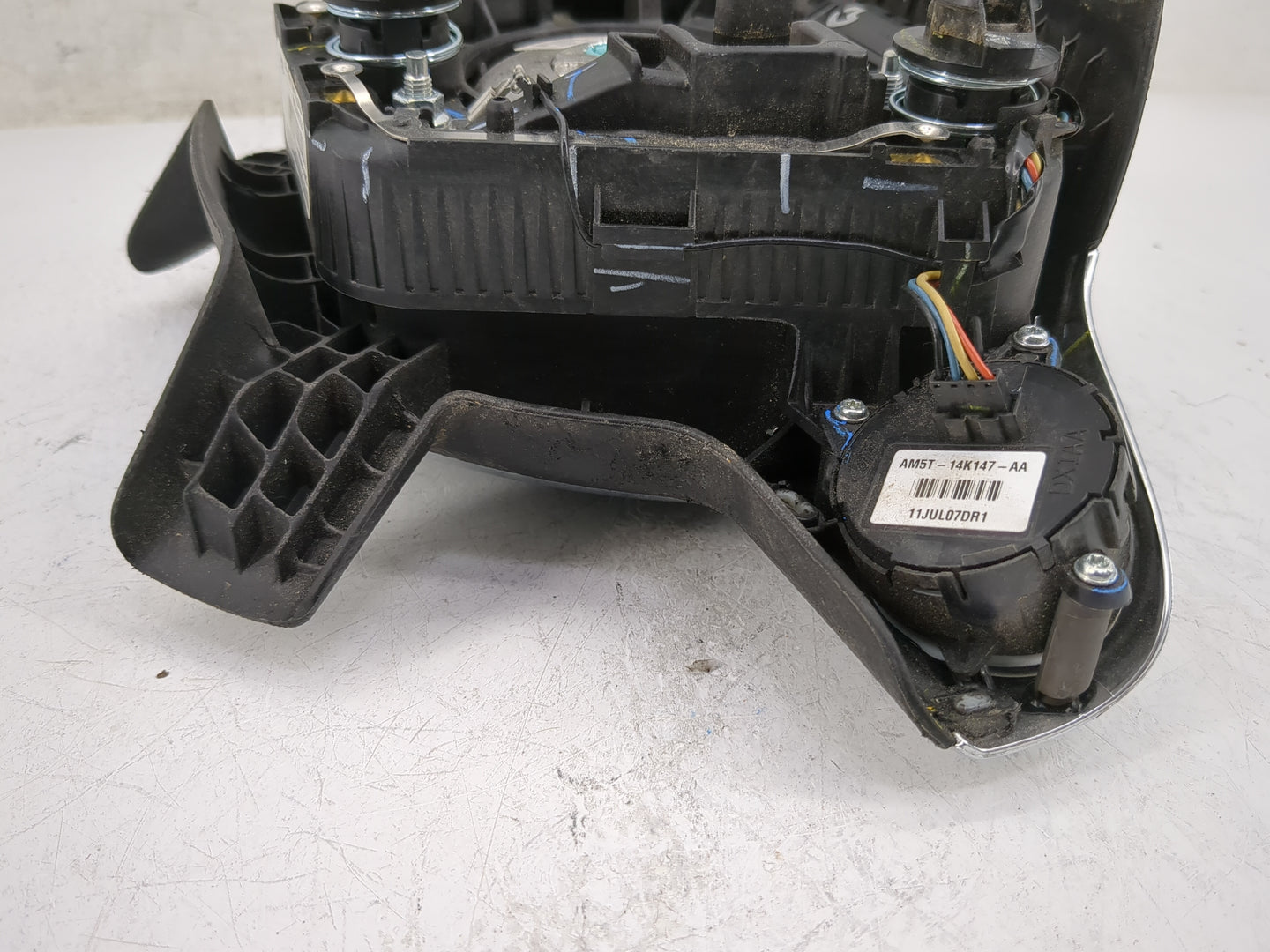 2014 Ford Focus Air Bag Driver Left Steering Wheel Mounted P/N:CM51 A042B85 DD3ZHE Fits OEM Used Auto Parts - Oemusedautopar