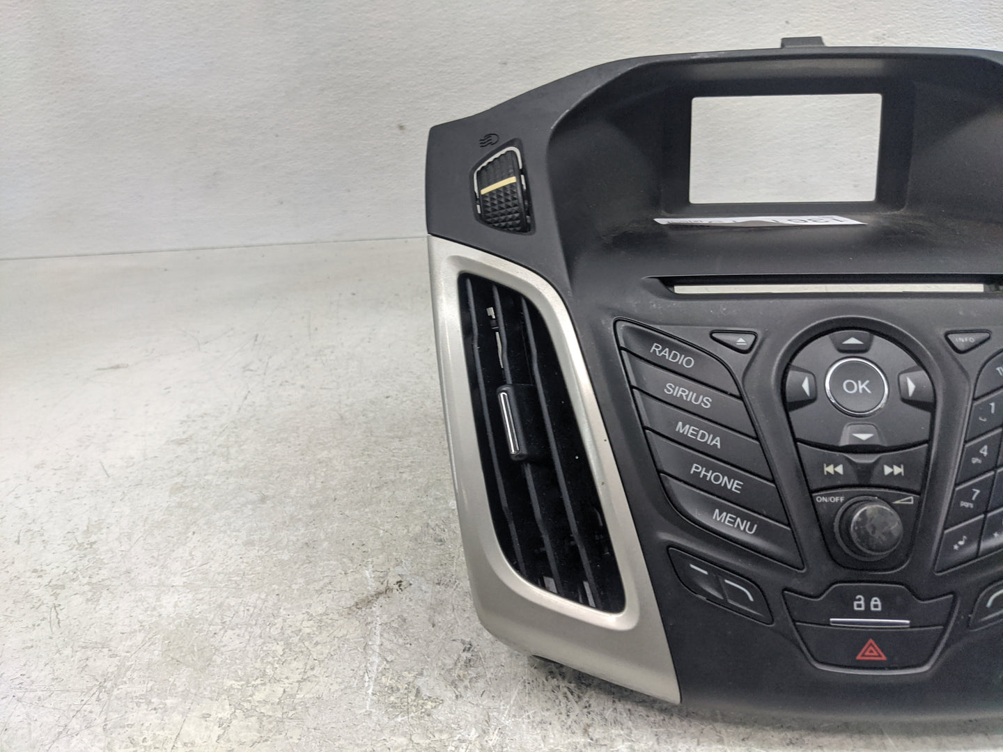 2013-2014 Ford Focus Radio AM FM Cd Player Receiver Replacement Fits Fits 2013 2014 OEM Used Auto Parts - Oemusedautoparts1.