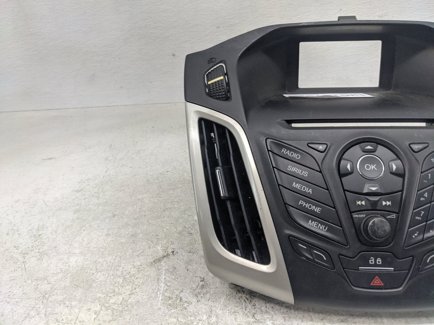 2013-2014 Ford Focus Radio AM FM Cd Player Receiver Replacement Fits Fits 2013 2014 OEM Used Auto Parts - Oemusedautoparts1.
