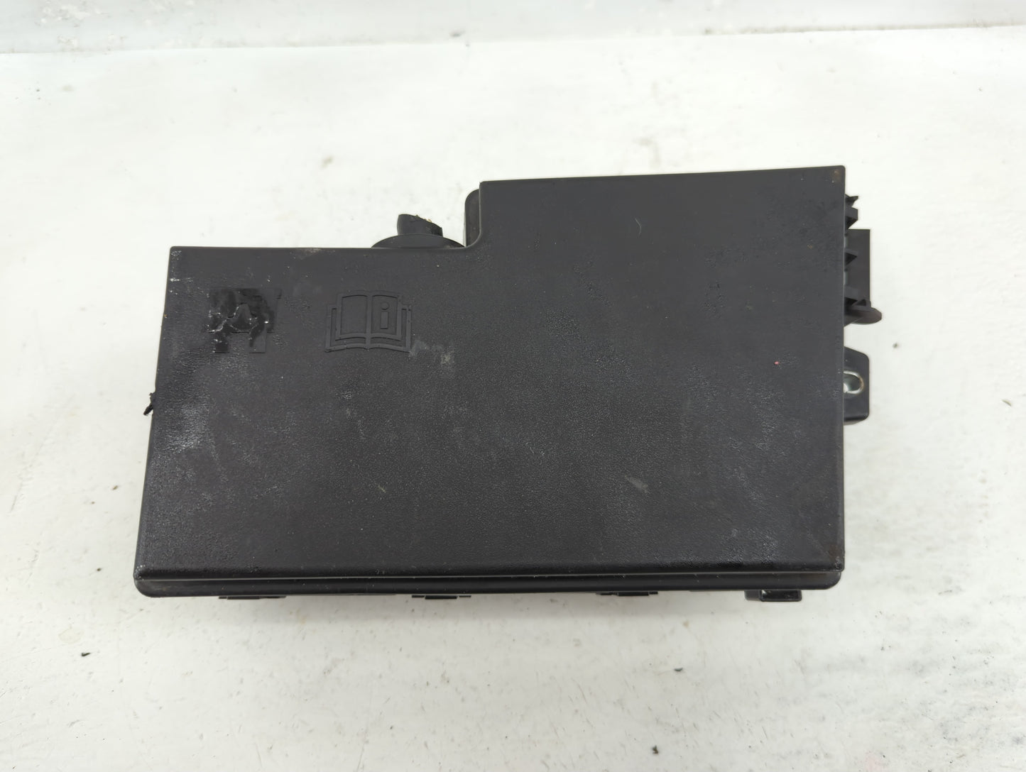 2012-2014 Ford Focus Fusebox Fuse Box Panel Relay Module P/N:21090 000 001 Fits Fits 2012 2013 2014 OEM Used Auto Parts - Oe