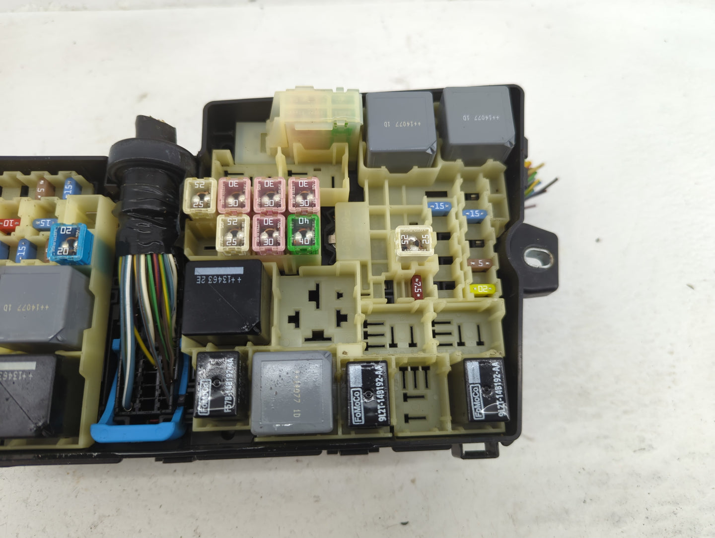 2012-2014 Ford Focus Fusebox Fuse Box Panel Relay Module P/N:21090 000 001 Fits Fits 2012 2013 2014 OEM Used Auto Parts - Oe