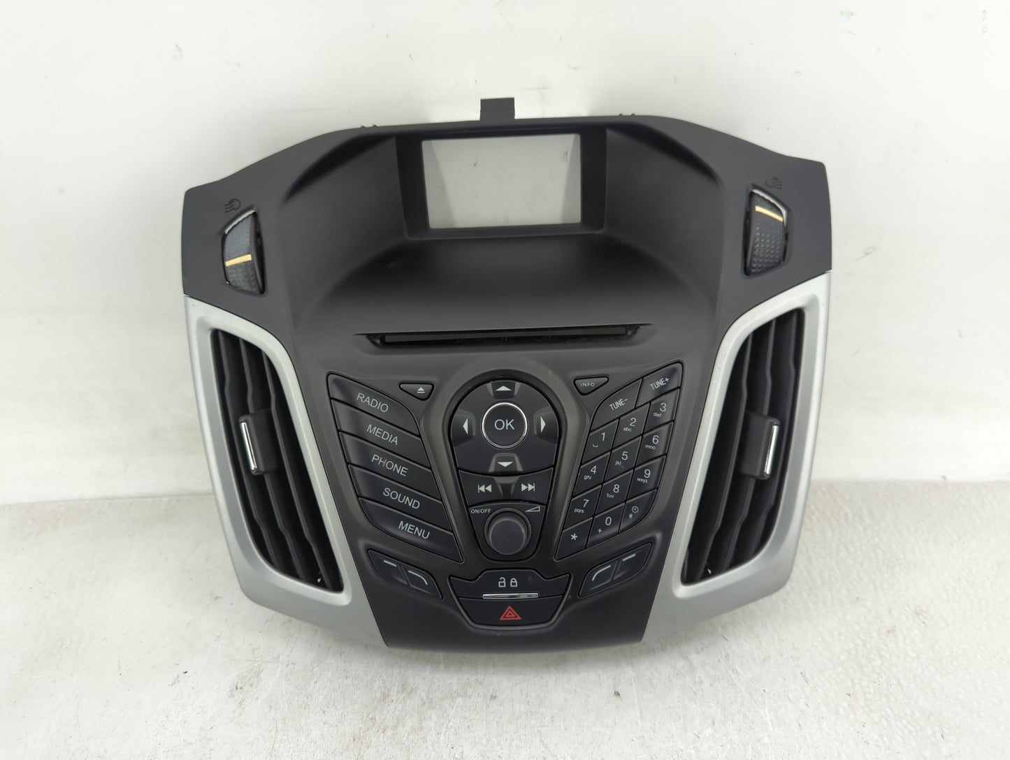 2013-2014 Ford Focus Radio AM FM Cd Player Receiver Replacement P/N:DM5T-18K811-LA Fits Fits 2013 2014 OEM Used Auto Parts -