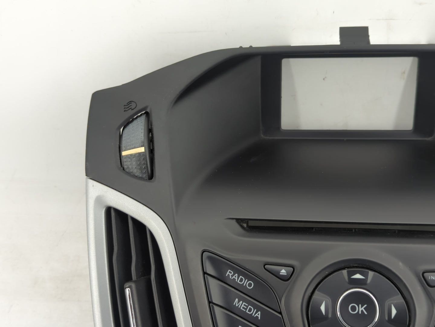 2013-2014 Ford Focus Radio AM FM Cd Player Receiver Replacement P/N:DM5T-18K811-LA Fits Fits 2013 2014 OEM Used Auto Parts -
