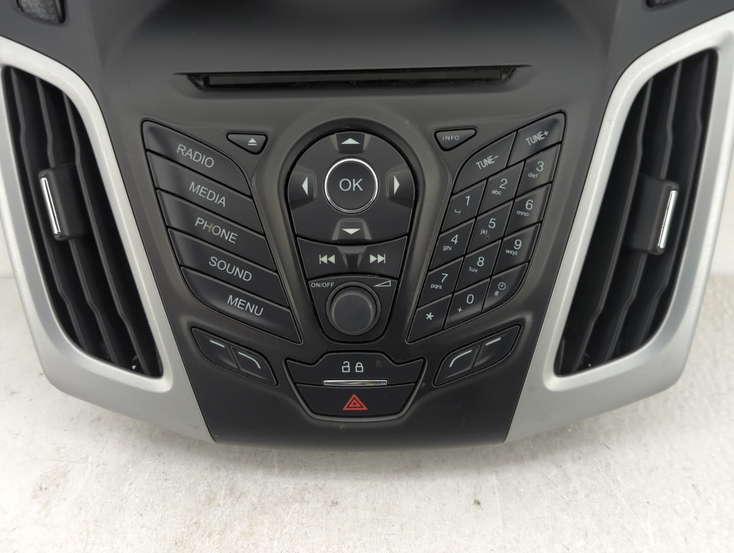 2013-2014 Ford Focus Radio AM FM Cd Player Receiver Replacement P/N:DM5T-18K811-LA Fits Fits 2013 2014 OEM Used Auto Parts -