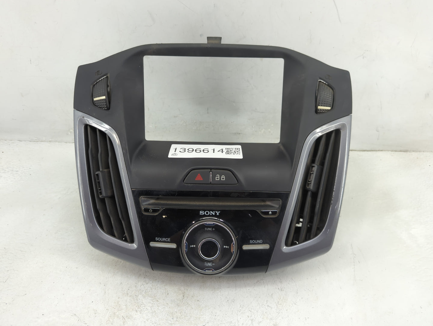 2013-2014 Ford Focus Radio AM FM Cd Player Receiver Replacement P/N:DM51-18835-A Fits Fits 2013 2014 OEM Used Auto Parts - O