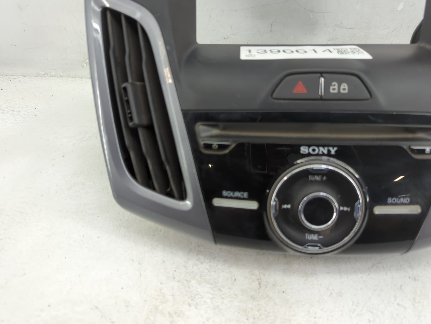 2013-2014 Ford Focus Radio AM FM Cd Player Receiver Replacement P/N:DM51-18835-A Fits Fits 2013 2014 OEM Used Auto Parts - O