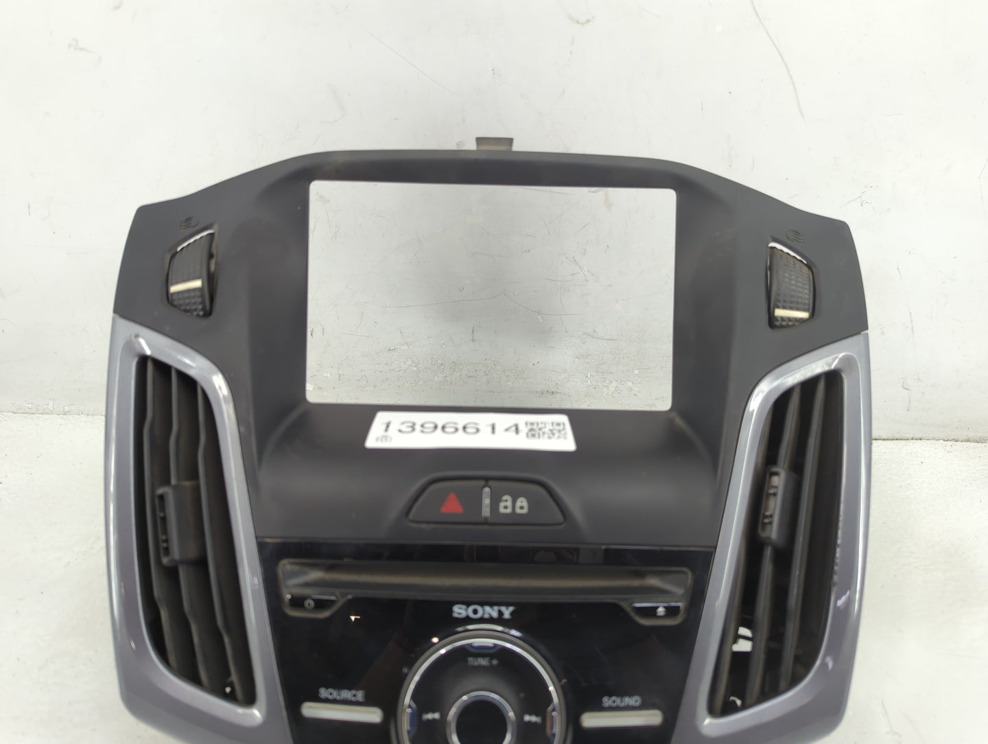 2013-2014 Ford Focus Radio AM FM Cd Player Receiver Replacement P/N:DM51-18835-A Fits Fits 2013 2014 OEM Used Auto Parts - O
