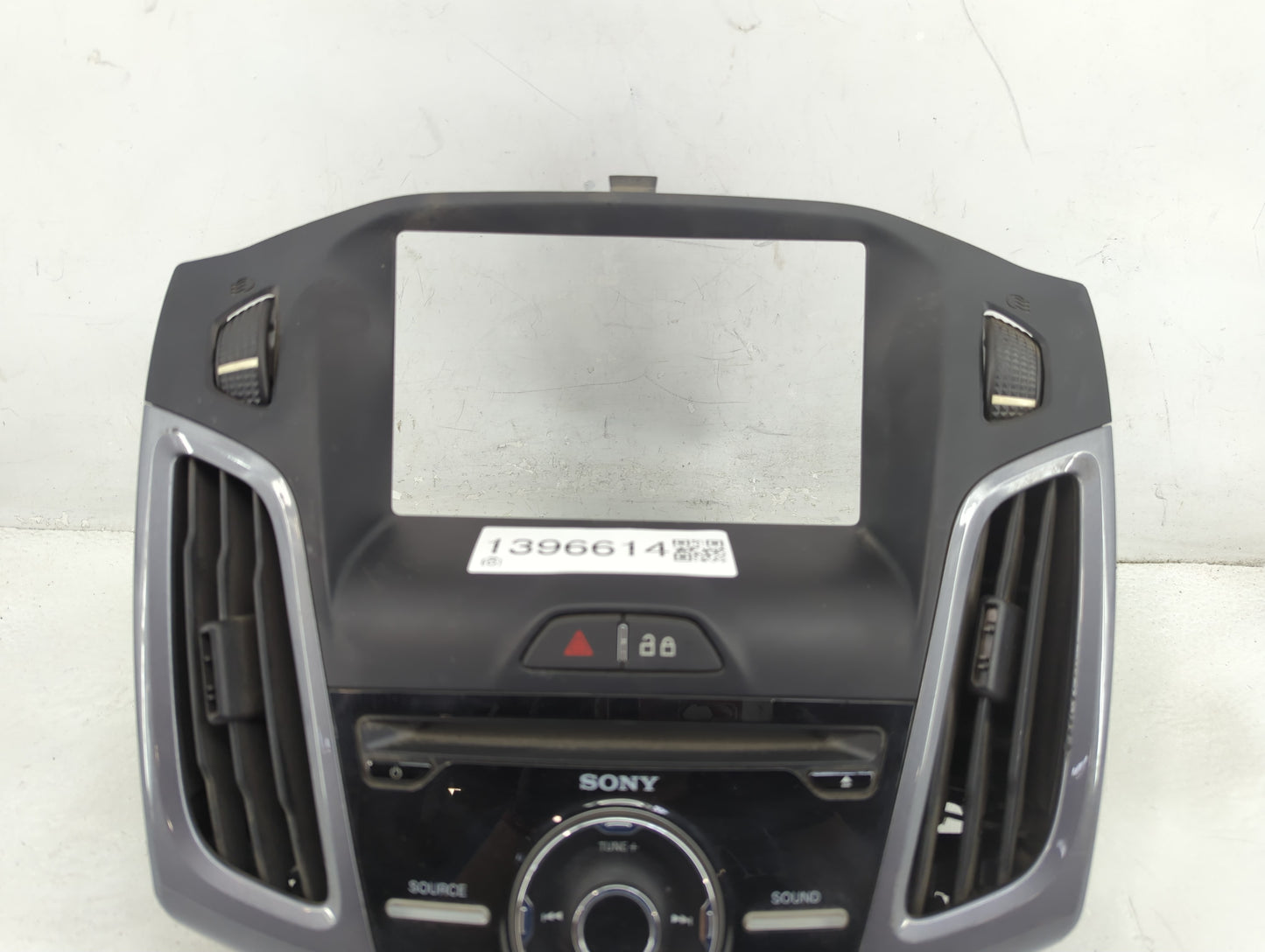 2013-2014 Ford Focus Radio AM FM Cd Player Receiver Replacement P/N:DM51-18835-A Fits Fits 2013 2014 OEM Used Auto Parts - O
