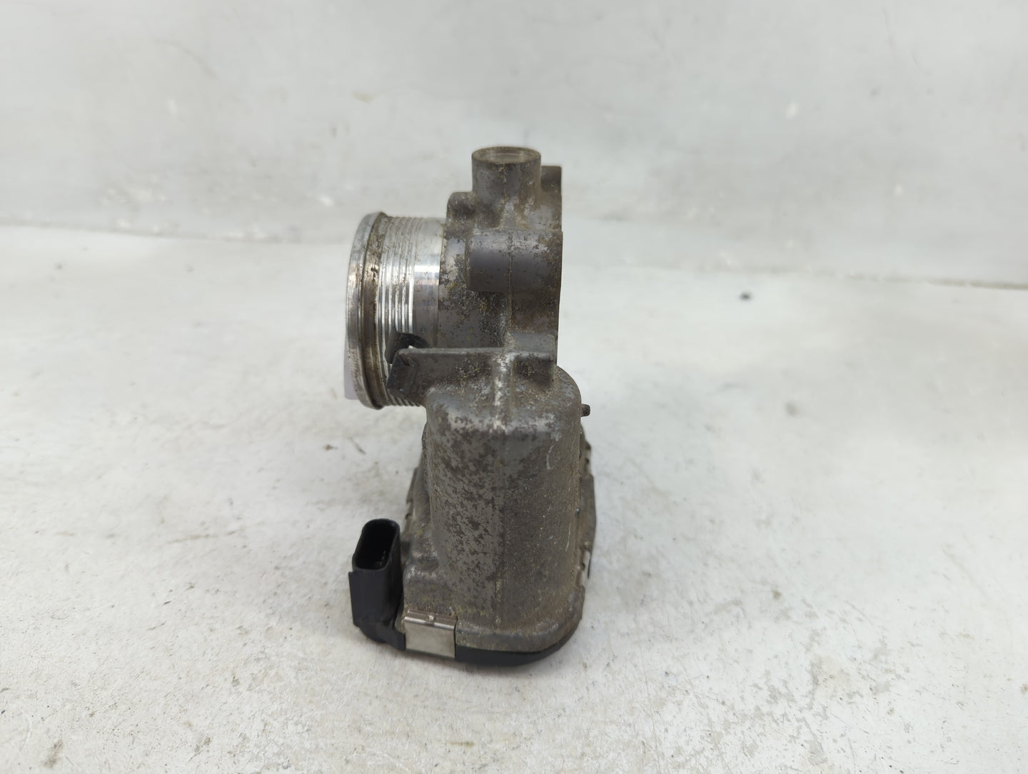 2014-2018 Ford Focus Throttle Body P/N:DS7E-9F991-BB Fits Fits 2014 2015 2016 2017 2018 2019 2020 2021 2022 OEM Used Auto Pa
