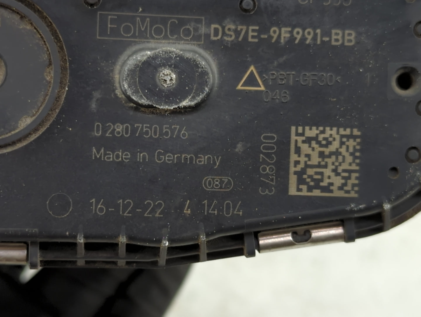 2014-2018 Ford Focus Throttle Body P/N:DS7E-9F991-BB Fits Fits 2014 2015 2016 2017 2018 2019 2020 2021 2022 OEM Used Auto Pa