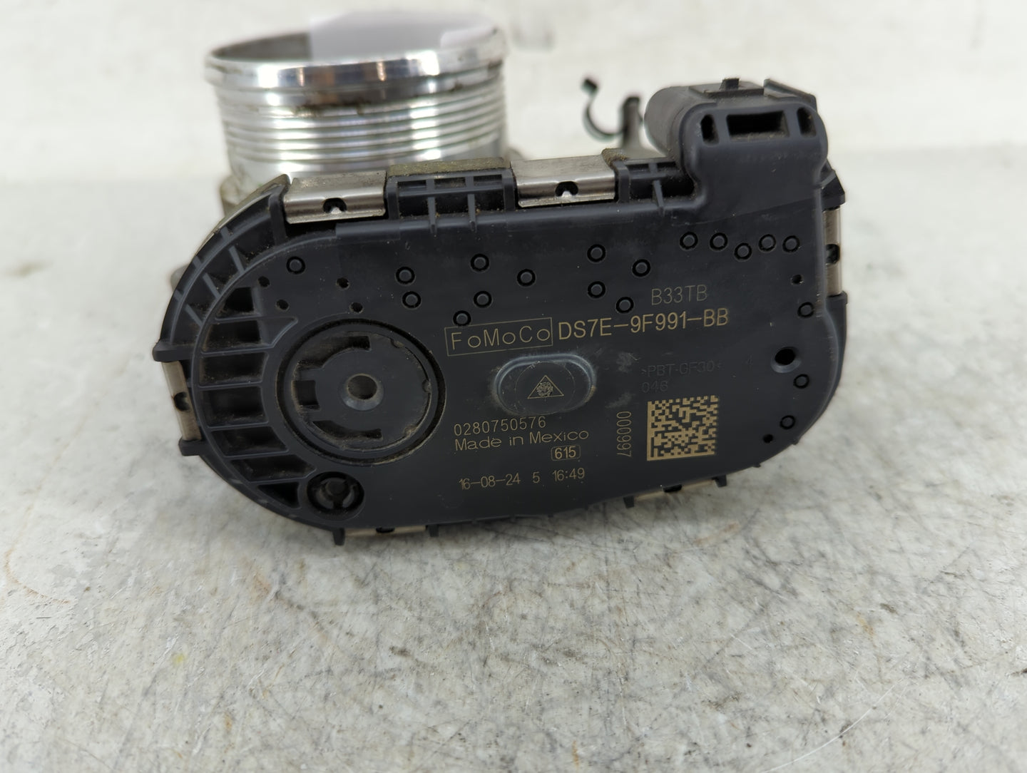 2014-2018 Ford Focus Throttle Body P/N:DS7E-9F991-BB Fits Fits 2014 2015 2016 2017 2018 2019 2020 2021 2022 OEM Used Auto Pa