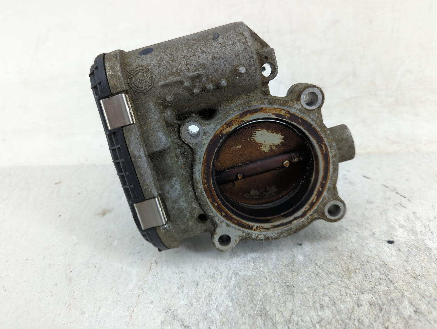 2014-2018 Ford Focus Throttle Body P/N:DS7E-9F991-BB Fits Fits 2014 2015 2016 2017 2018 2019 2020 2021 2022 OEM Used Auto Pa