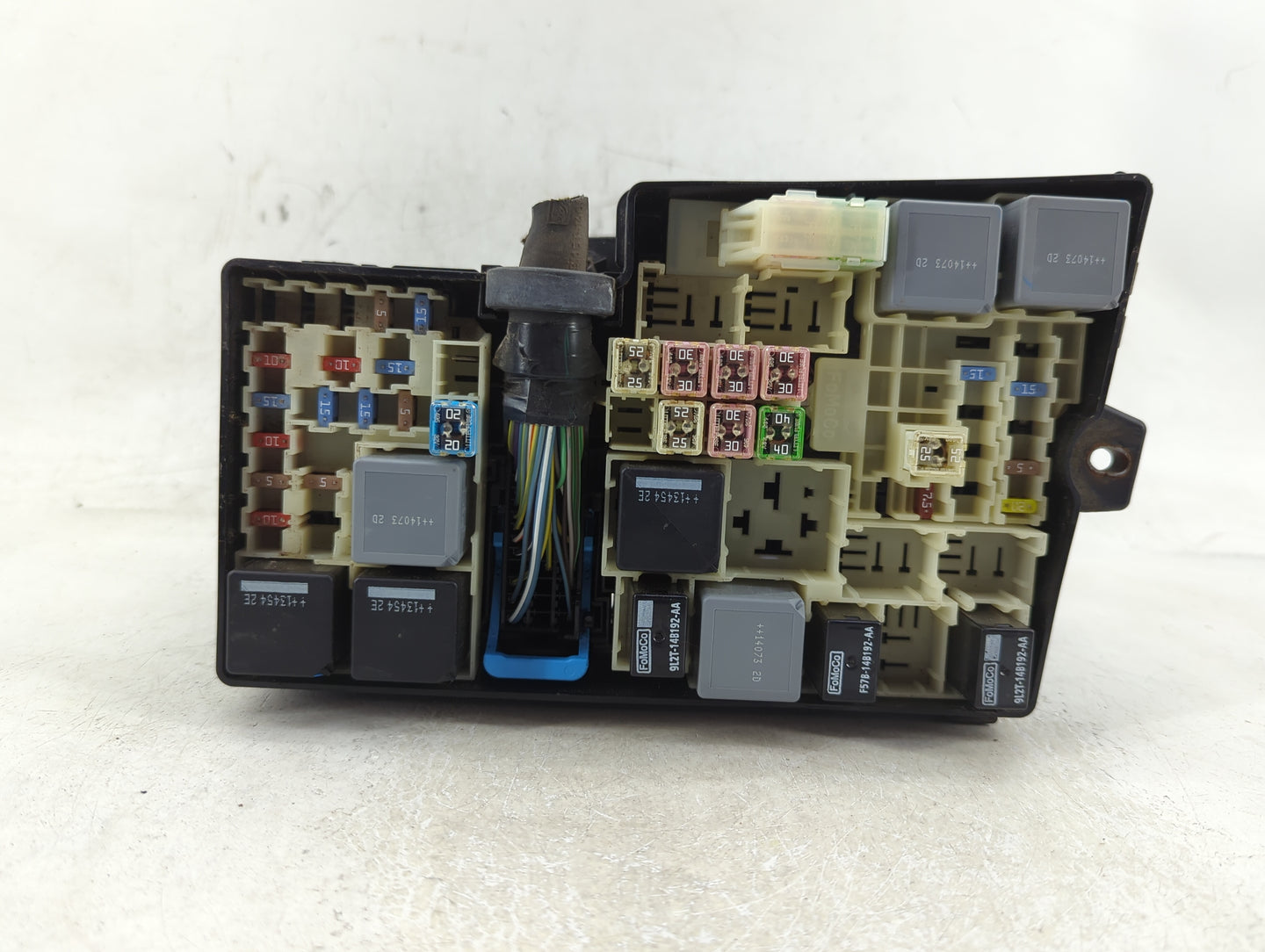 2012-2014 Ford Focus Fusebox Fuse Box Panel Relay Module P/N:19197 000 001 AV6T-14A076-AB, 21090 000 001 Fits Fits 2012 2013