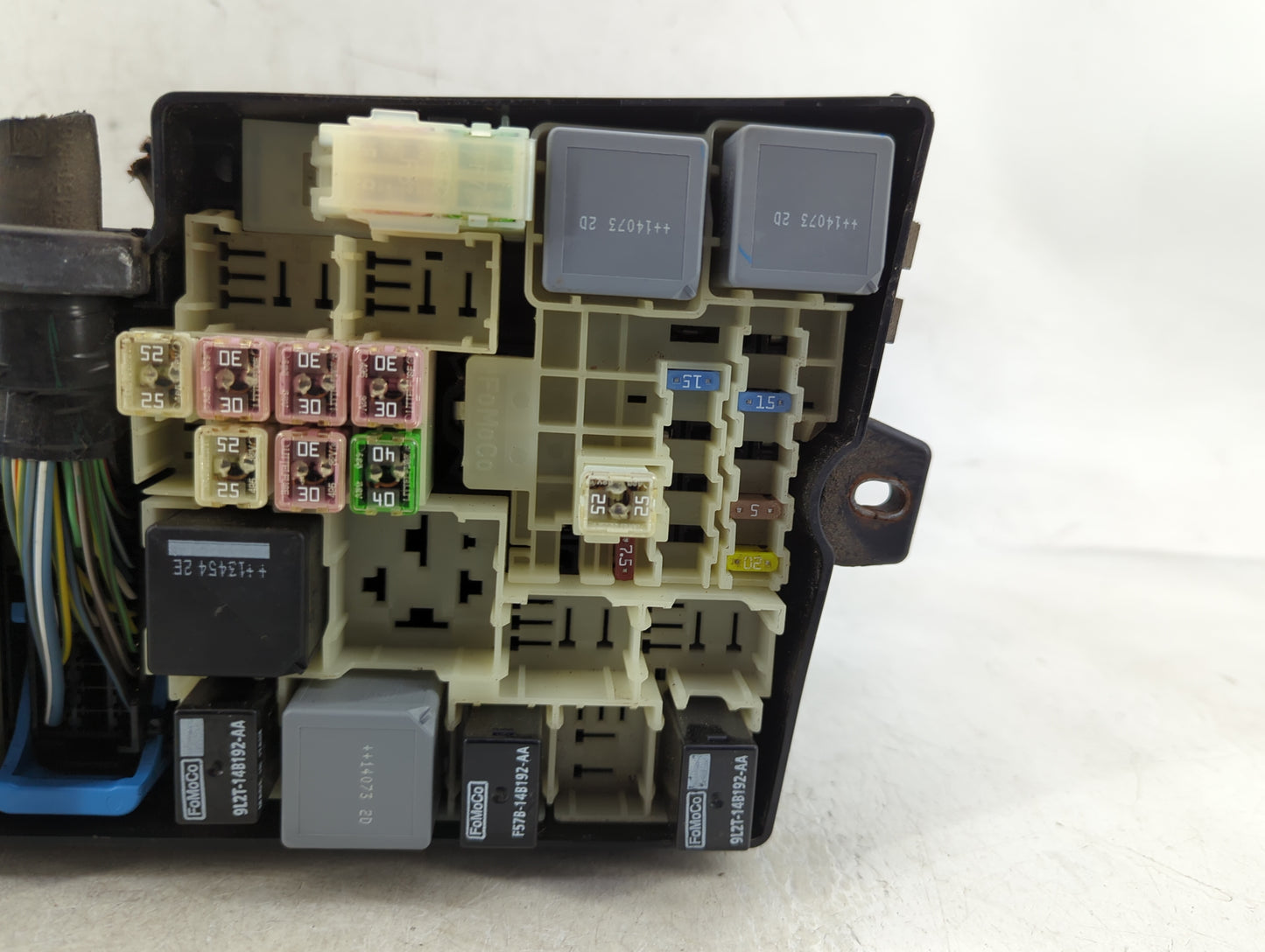 2012-2014 Ford Focus Fusebox Fuse Box Panel Relay Module P/N:19197 000 001 AV6T-14A076-AB, 21090 000 001 Fits Fits 2012 2013