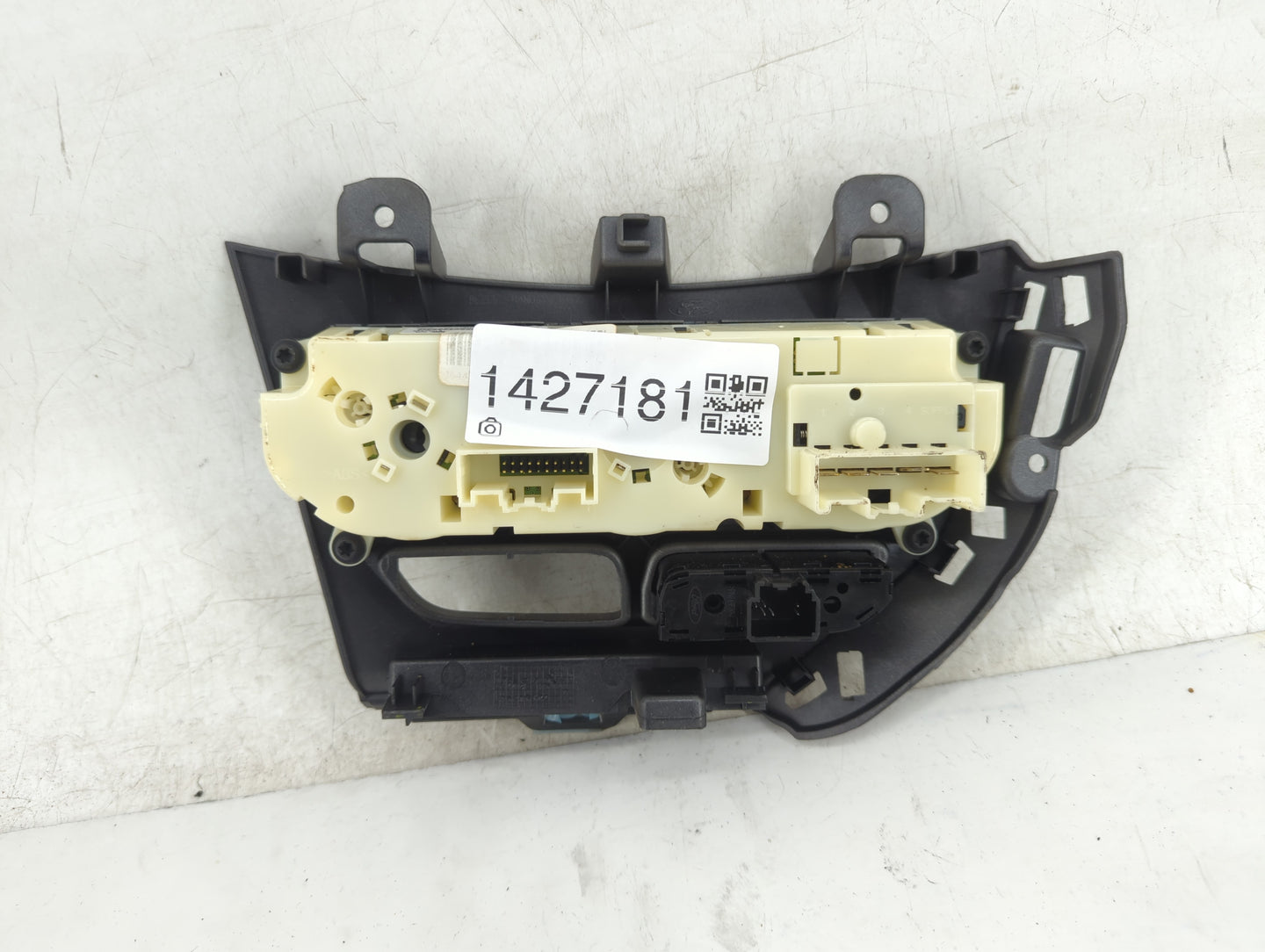 2013-2014 Ford Focus Climate Control Module Temperature AC/Heater Replacement P/N:E1062773 Fits Fits 2013 2014 OEM Used Auto