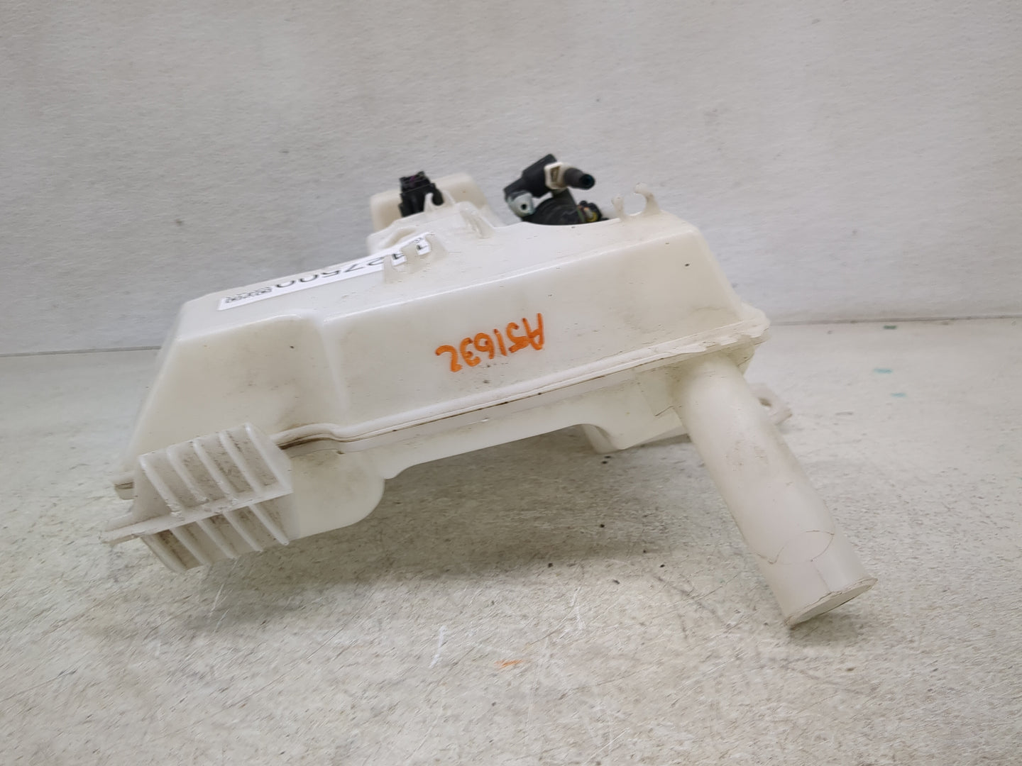 2012-2018 Ford Focus Windshield Washer Fluid Reservoir Bottle Oem 1427500 - Oemusedautoparts1.com