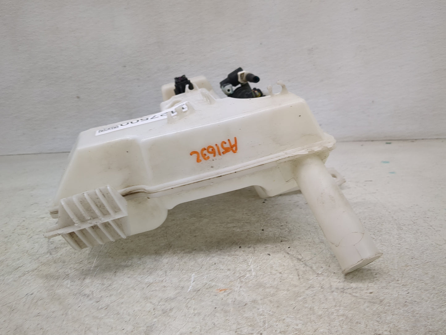 2012-2018 Ford Focus Windshield Washer Fluid Reservoir Bottle Oem 1427500 - Oemusedautoparts1.com