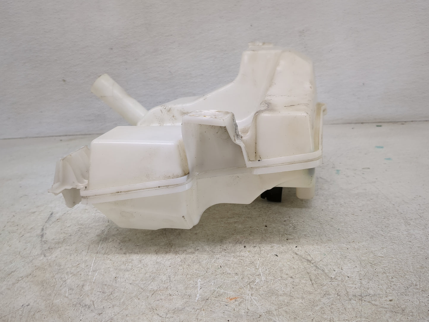 2012-2018 Ford Focus Windshield Washer Fluid Reservoir Bottle Oem 1427500 - Oemusedautoparts1.com