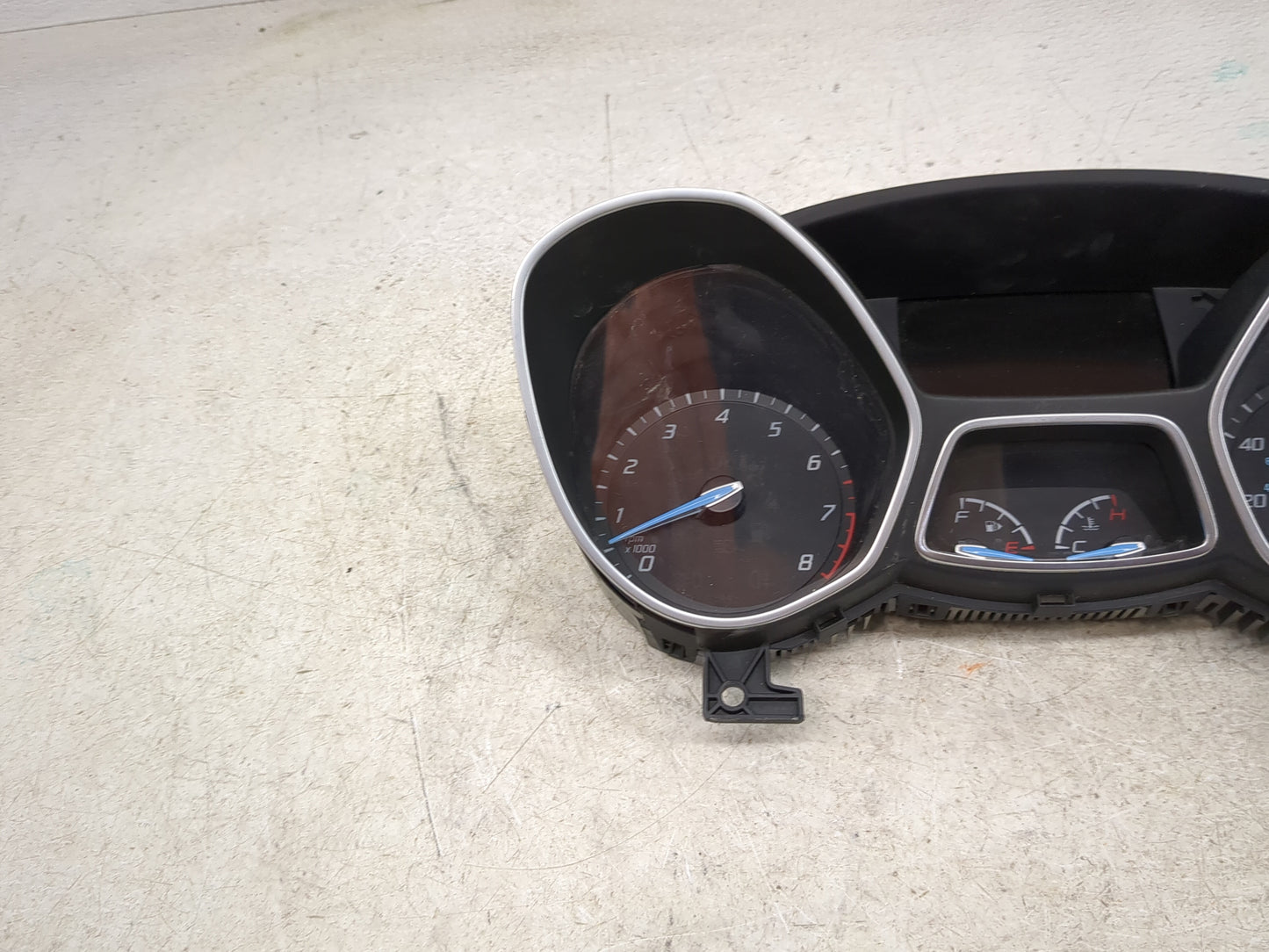 2013-2014 Ford Focus Instrument Cluster Speedometer Gauges P/N:CM5T-10849-CTF Fits Fits 2013 2014 OEM Used Auto Parts - Oemu