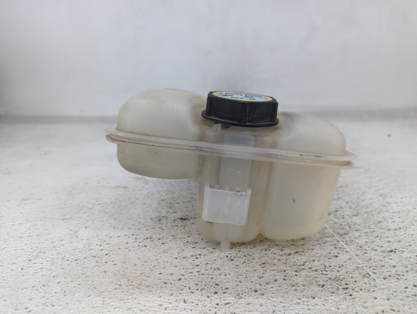 2012-2018 Ford Focus Radiator Coolant Overflow Expansion Tank Bottle 1432108 - Oemusedautoparts1.com