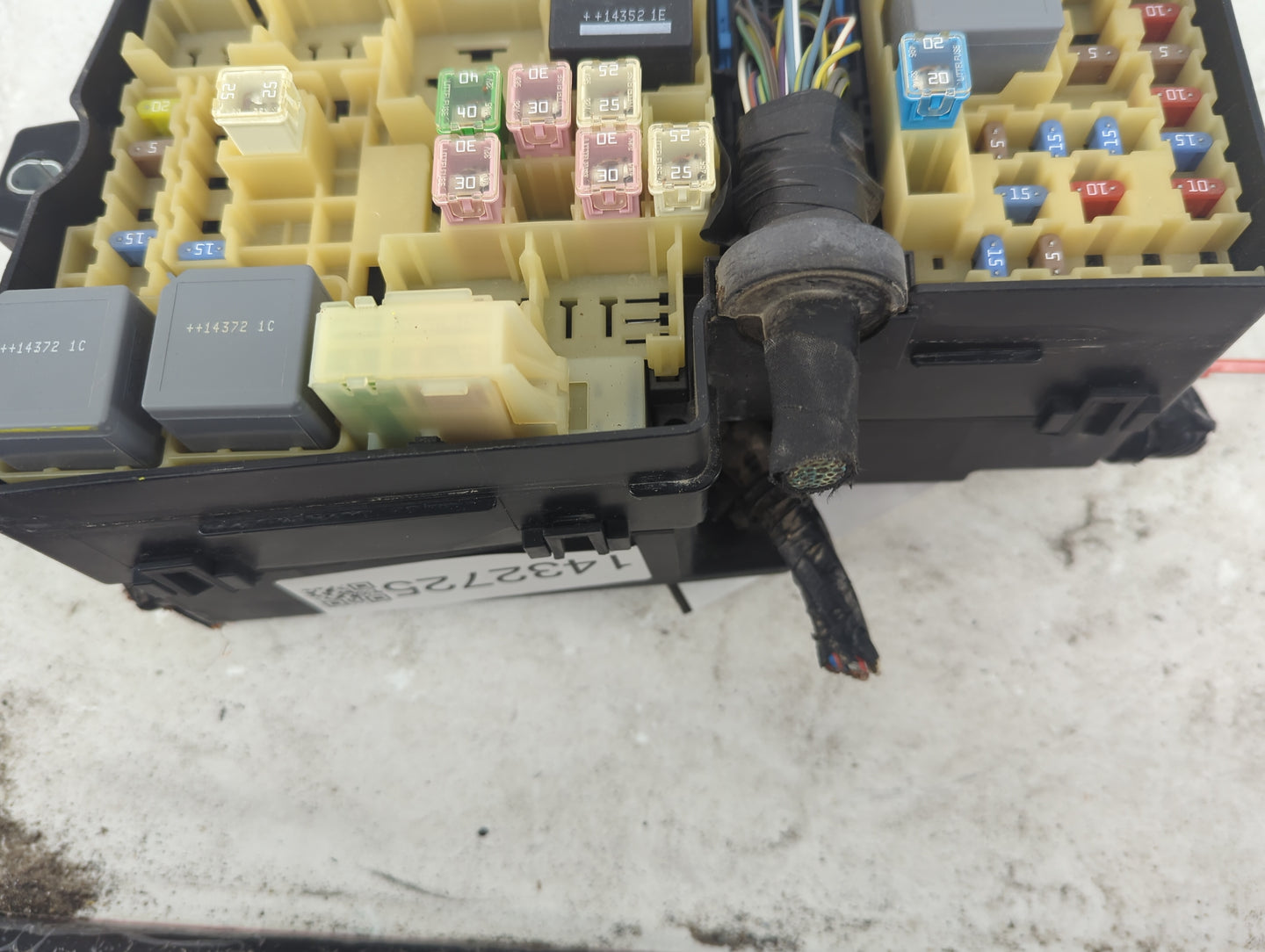 2012-2014 Ford Focus Fusebox Fuse Box Panel Relay Module P/N:E00027328 AV6T-14A142-AB Fits Fits 2012 2013 2014 OEM Used Auto