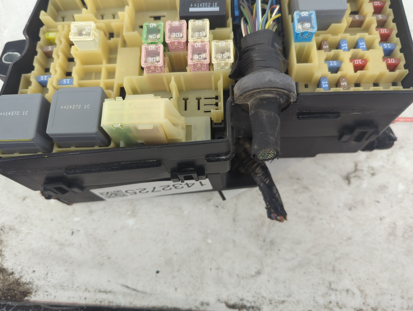 2012-2014 Ford Focus Fusebox Fuse Box Panel Relay Module P/N:E00027328 AV6T-14A142-AB Fits Fits 2012 2013 2014 OEM Used Auto