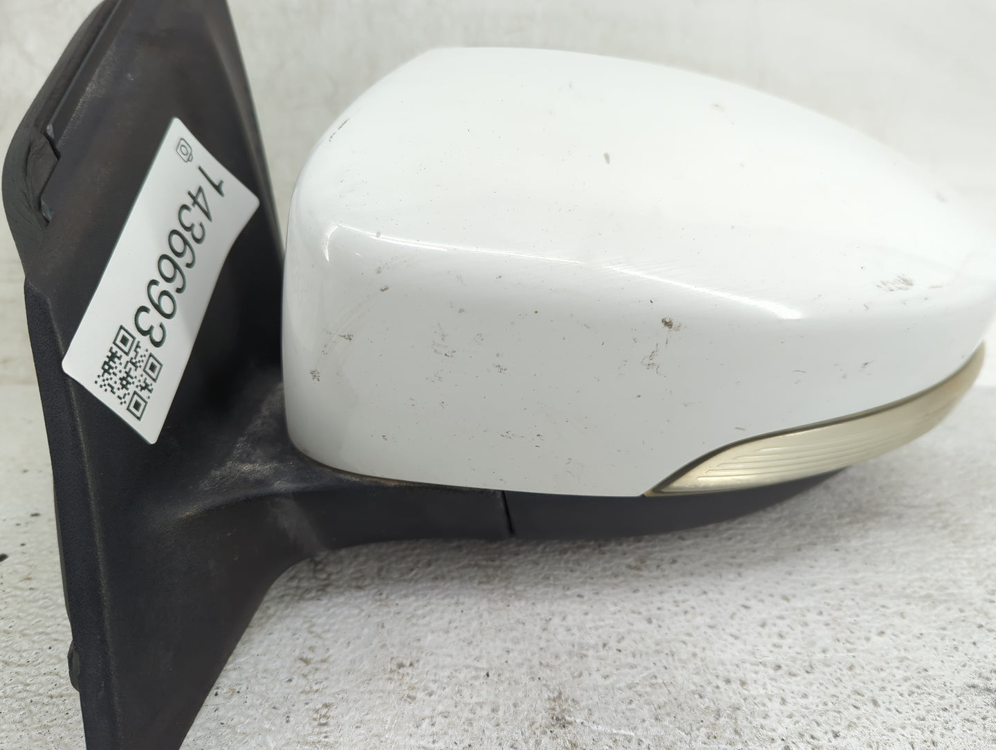 2012-2014 Ford Focus Driver Side View Mirror - Left Door Mirror OEM Used - Oemusedautoparts1.com