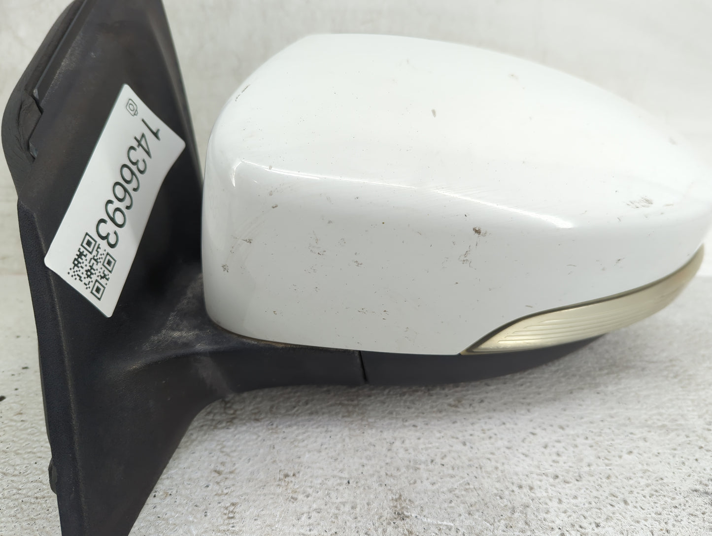 2012-2014 Ford Focus Driver Side View Mirror - Left Door Mirror OEM Used - Oemusedautoparts1.com