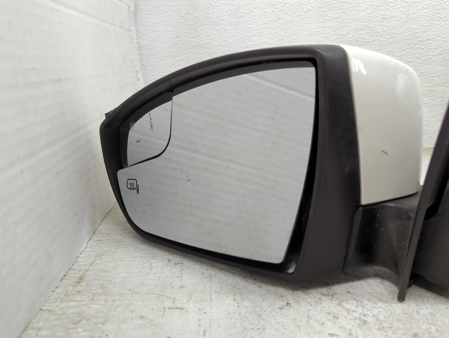 2012-2014 Ford Focus Driver Side View Mirror - Left Door Mirror OEM Used - Oemusedautoparts1.com