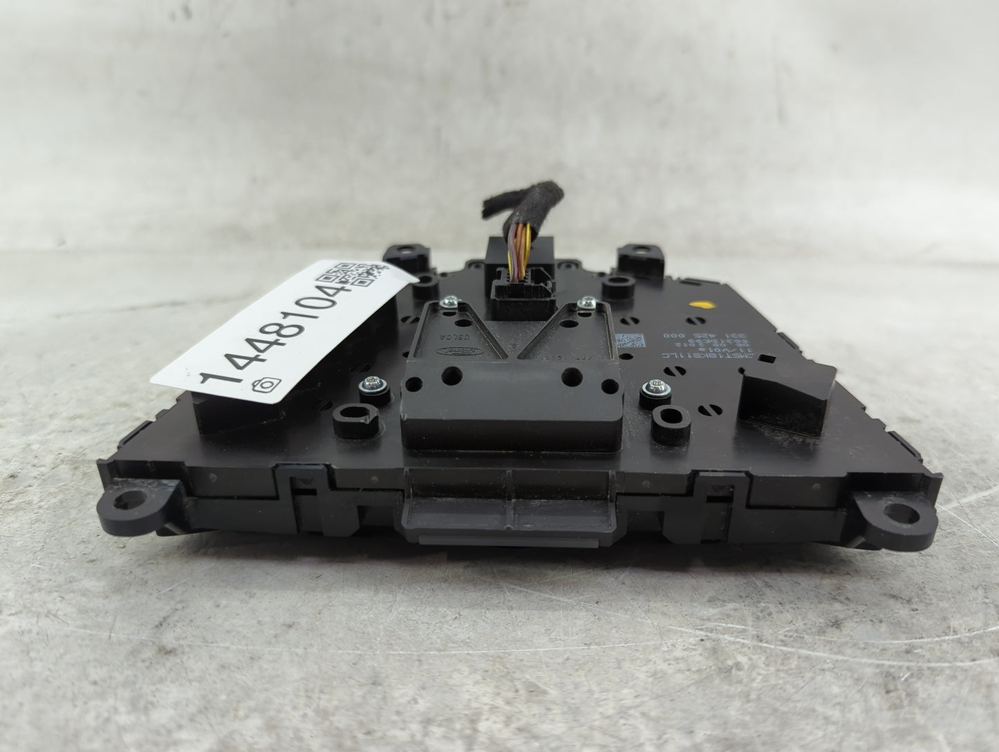 2013-2014 Ford Focus Radio AM FM Cd Player Receiver Replacement P/N:CM5T18K811LC Fits Fits 2013 2014 OEM Used Auto Parts - O