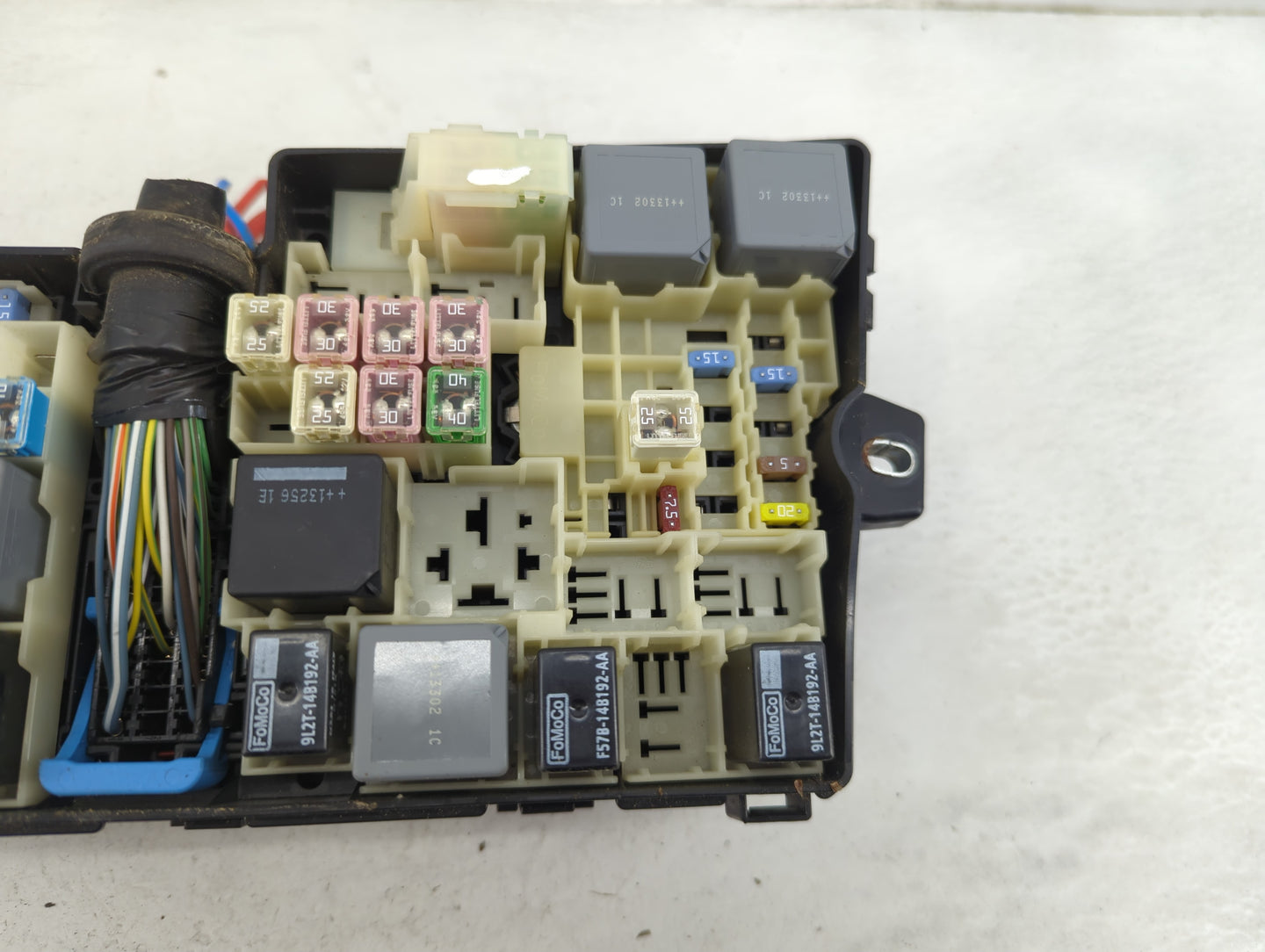 2012-2014 Ford Focus Fusebox Fuse Box Panel Relay Module P/N:AV6T-14A076-AB 9L2T-14B192-AA Fits Fits 2012 2013 2014 OEM Used