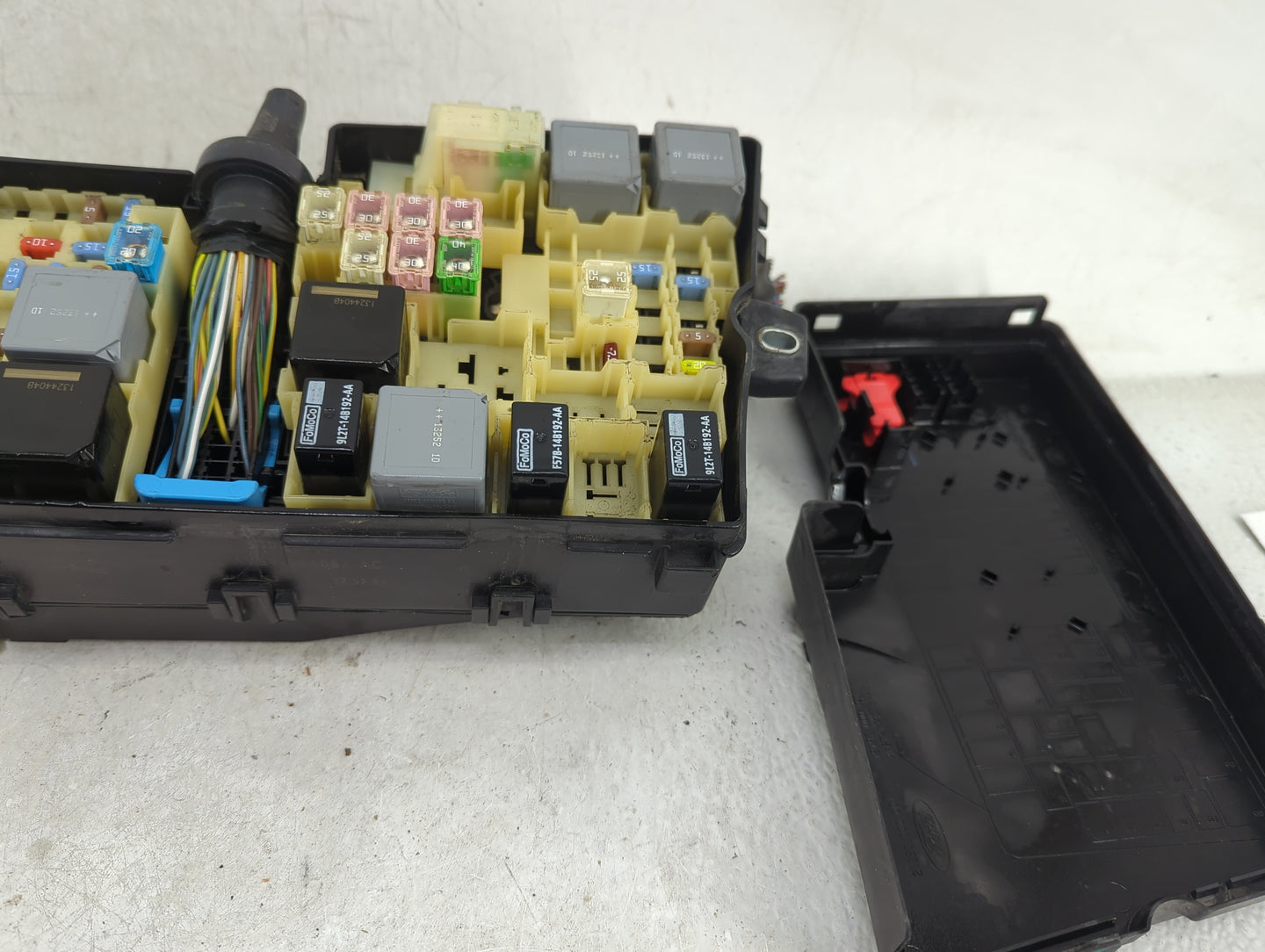 2012-2014 Ford Focus Fusebox Fuse Box Panel Relay Module P/N:3B0UF0100 Fits Fits 2012 2013 2014 OEM Used Auto Parts - Oemuse