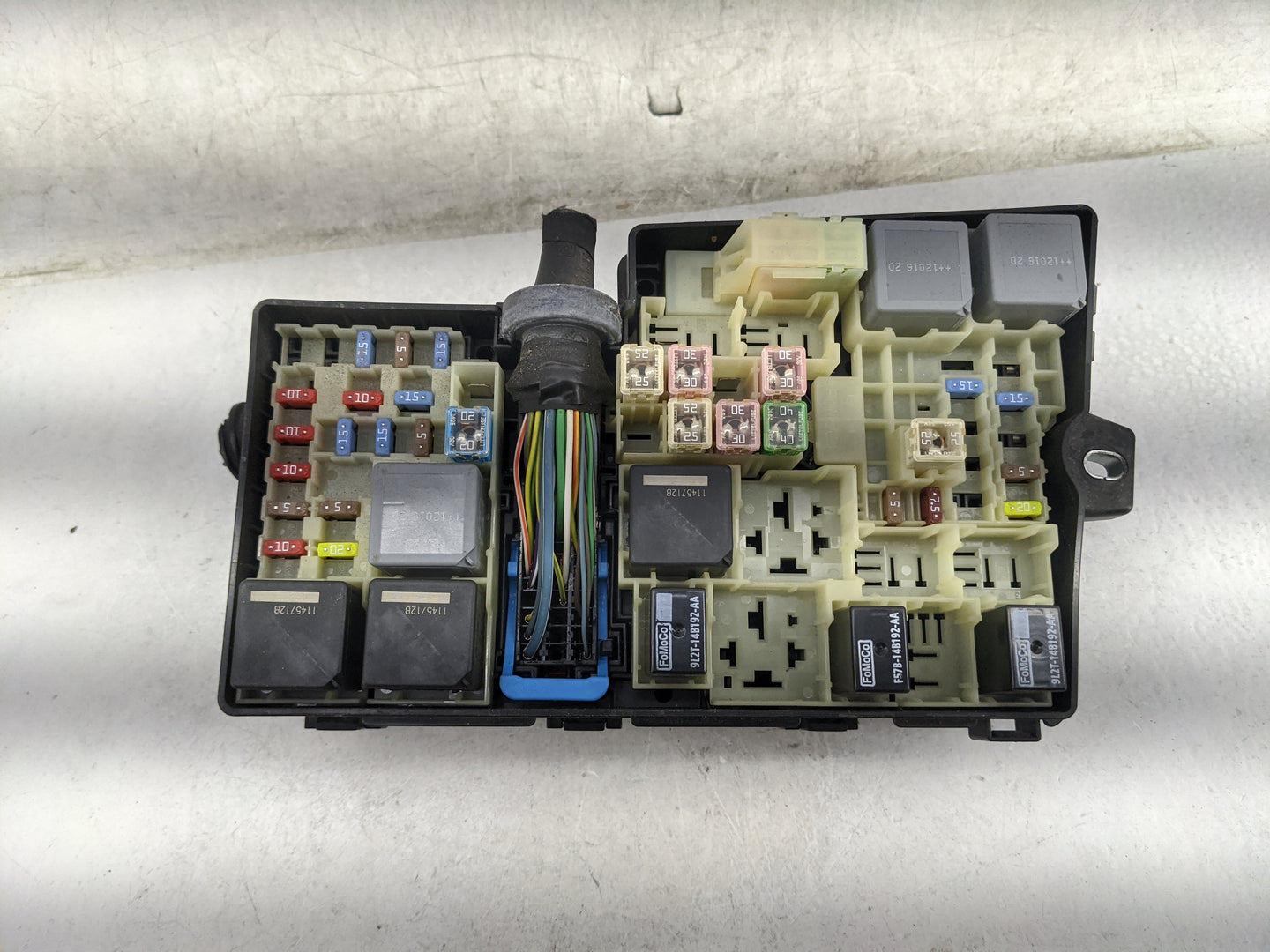 2012-2014 Ford Focus Fusebox Fuse Box Panel Relay Module P/N:AV6T-14A142-AA AV6T-14A076-AB Fits Fits 2012 2013 2014 OEM Used