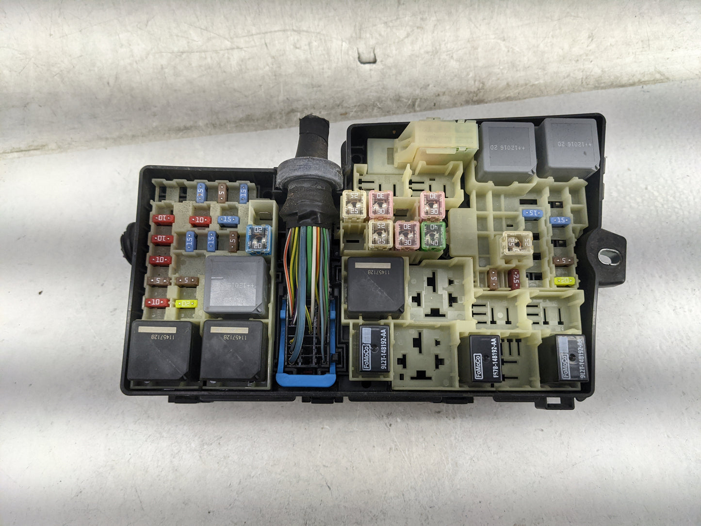 2012-2014 Ford Focus Fusebox Fuse Box Panel Relay Module P/N:AV6T-14A142-AA AV6T-14A076-AB Fits Fits 2012 2013 2014 OEM Used