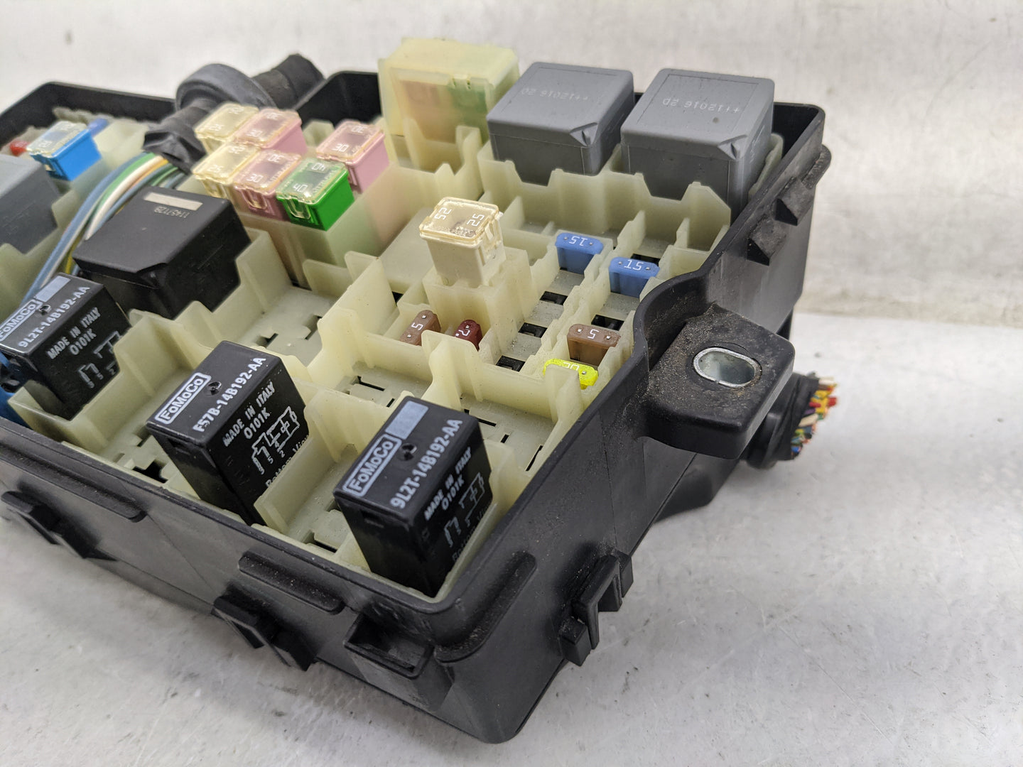2012-2014 Ford Focus Fusebox Fuse Box Panel Relay Module P/N:AV6T-14A142-AA AV6T-14A076-AB Fits Fits 2012 2013 2014 OEM Used