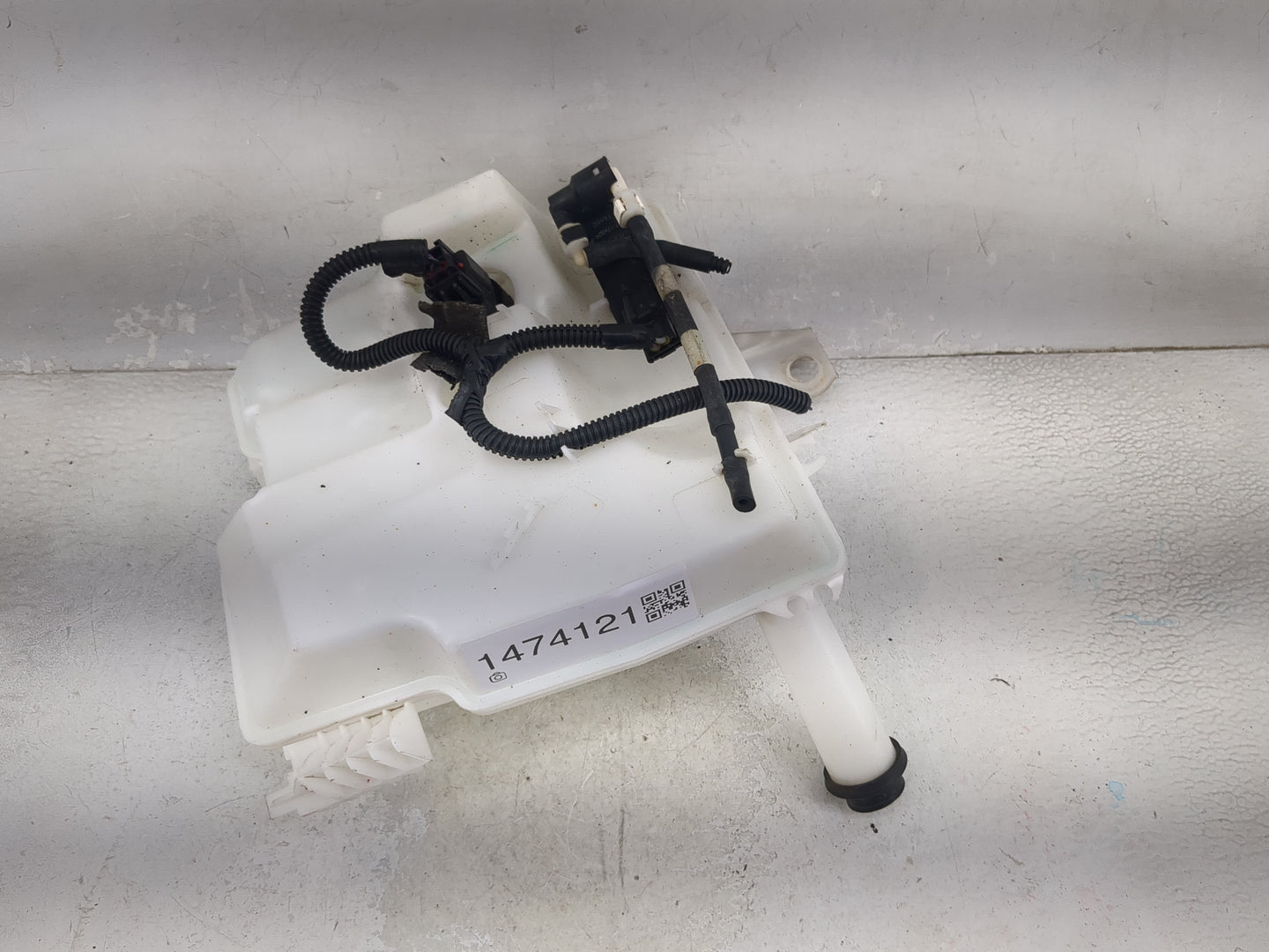 2012-2018 Ford Focus Windshield Washer Fluid Reservoir Bottle Oem 1474121 - Oemusedautoparts1.com