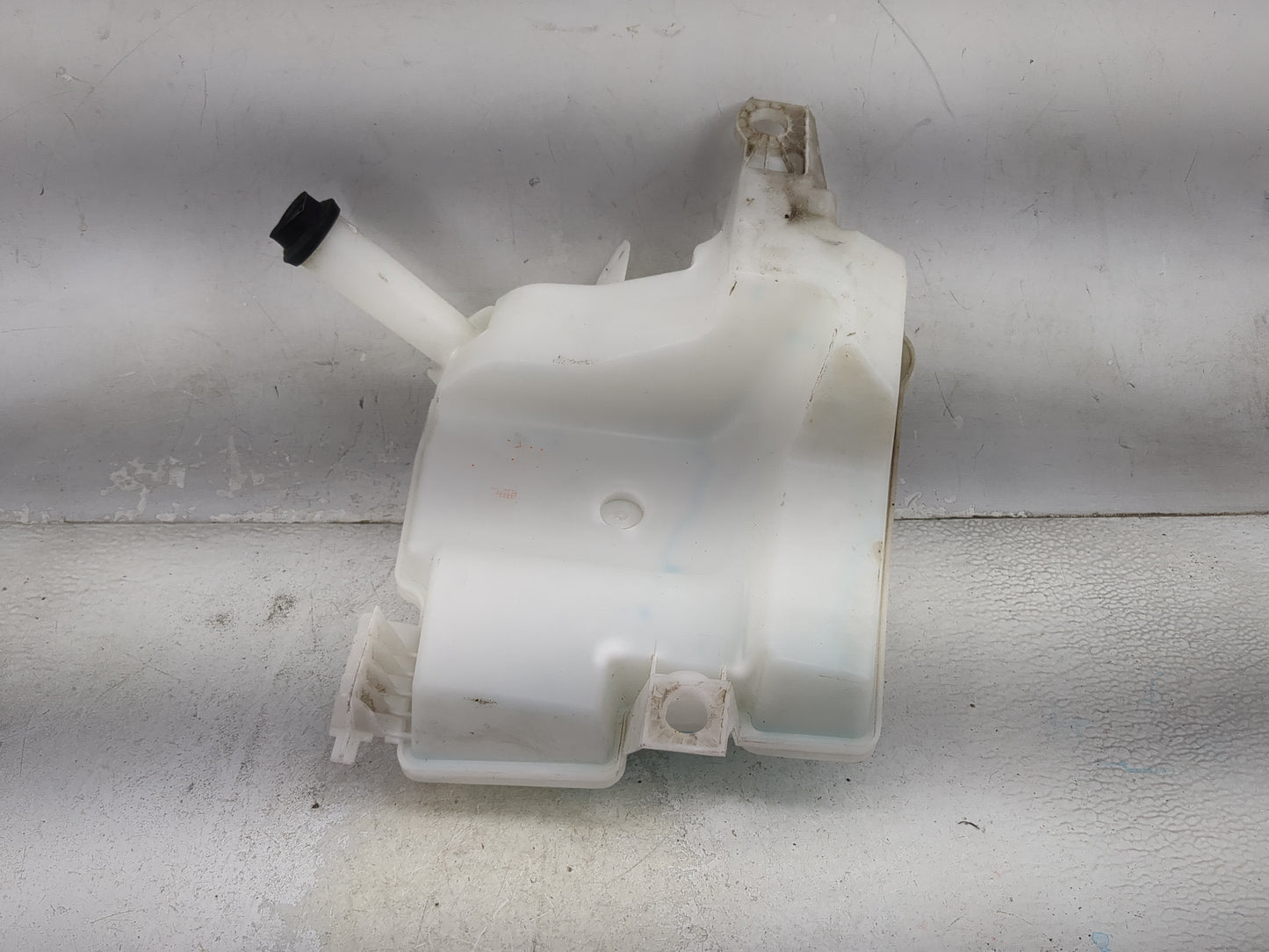 2012-2018 Ford Focus Windshield Washer Fluid Reservoir Bottle Oem 1474121 - Oemusedautoparts1.com