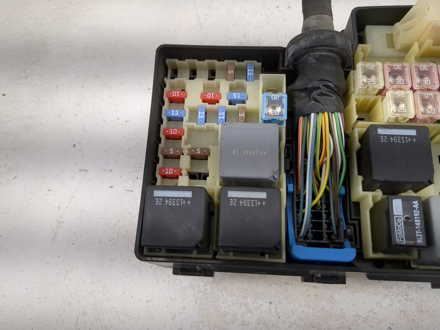 2014 Ford Focus Fusebox Fuse Box Panel Relay Module P/N:AV6T-14A067-AC 5B0Q10107 Fits OEM Used Auto Parts - Oemusedautoparts