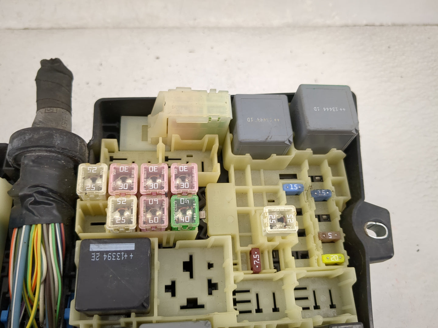 2014 Ford Focus Fusebox Fuse Box Panel Relay Module P/N:AV6T-14A067-AC 5B0Q10107 Fits OEM Used Auto Parts - Oemusedautoparts