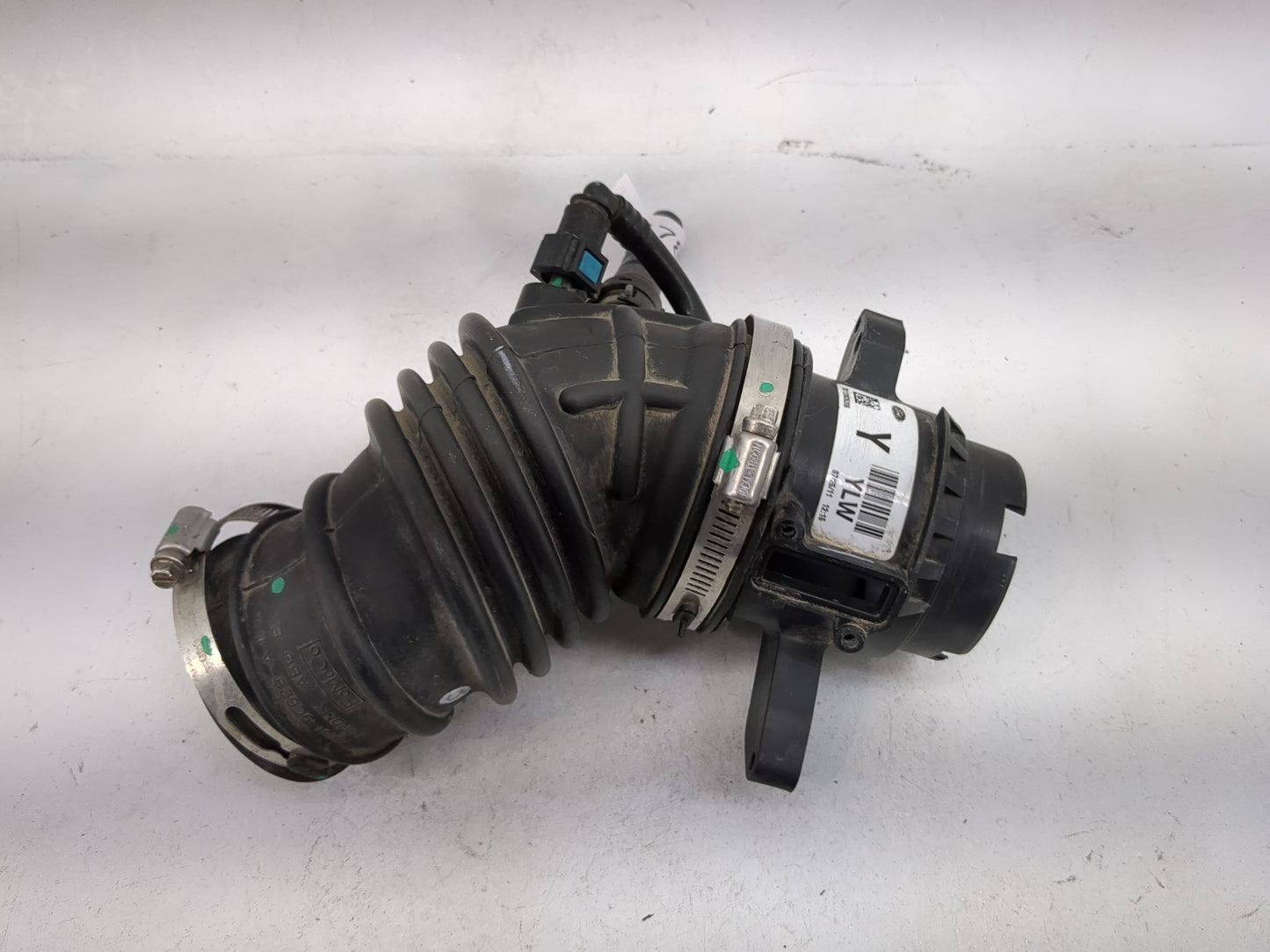 2014 Ford Focus Air Cleaner Intake Duct Hose Tube 1478988 - Oemusedautoparts1.com