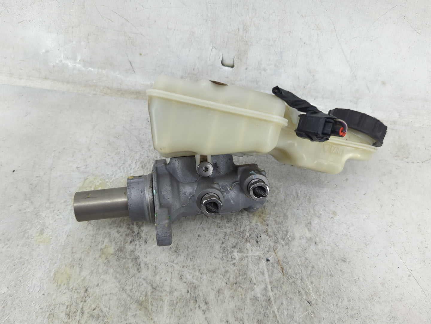2012-2018 Ford Focus Brake Master Cylinder 1490840 - Oemusedautoparts1.com