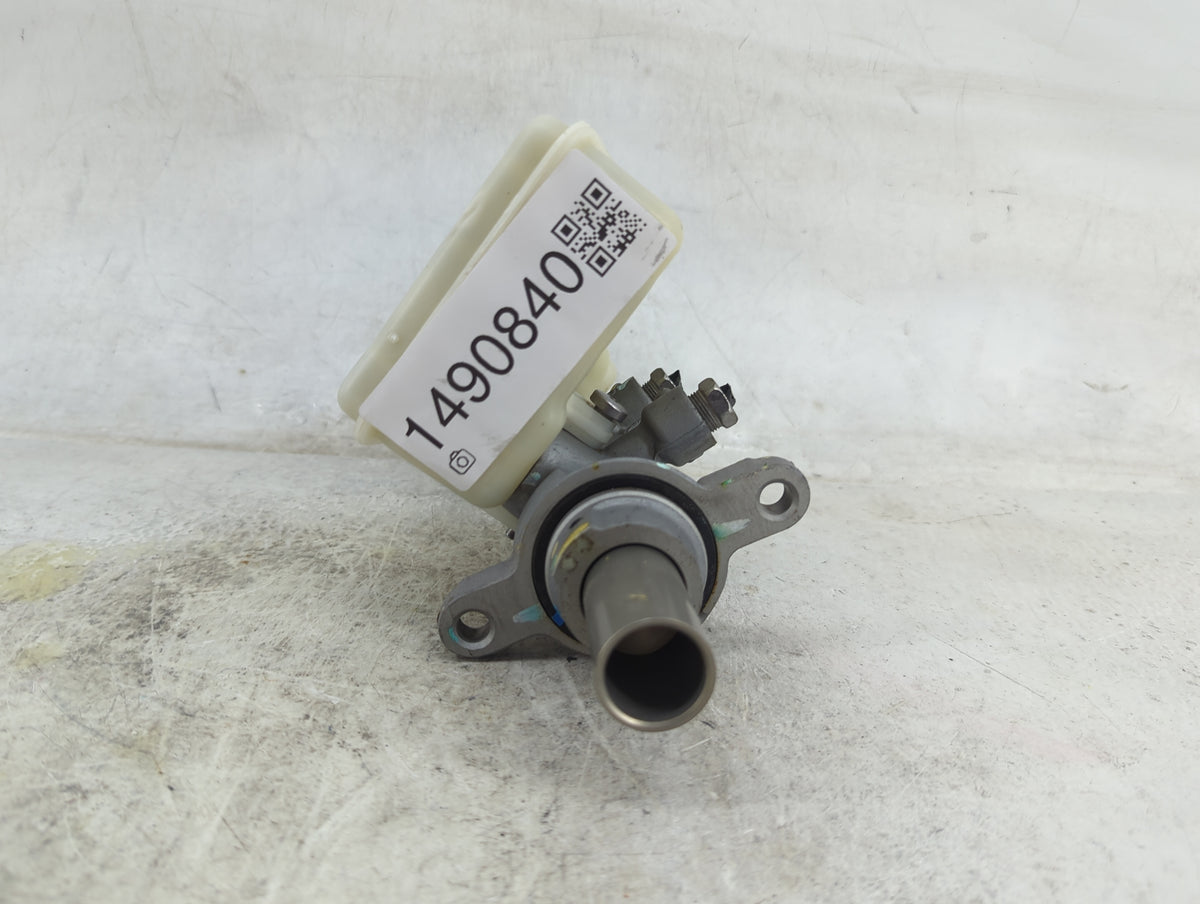 2012-2018 Ford Focus Brake Master Cylinder 1490840 - Oemusedautoparts1.com