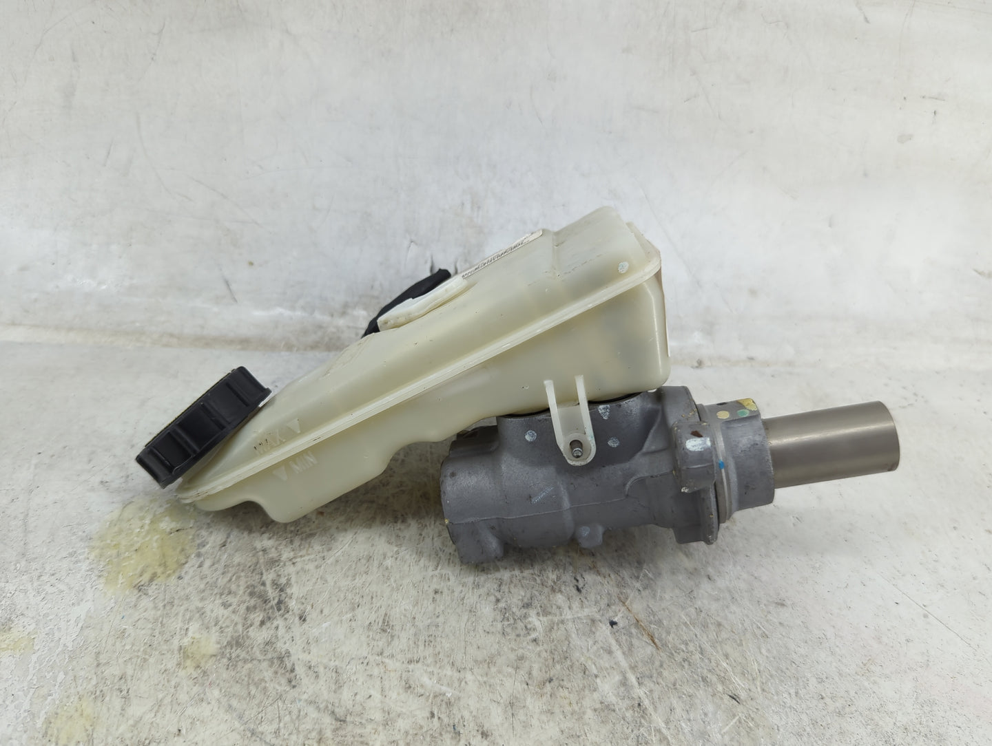 2012-2018 Ford Focus Brake Master Cylinder 1490840 - Oemusedautoparts1.com